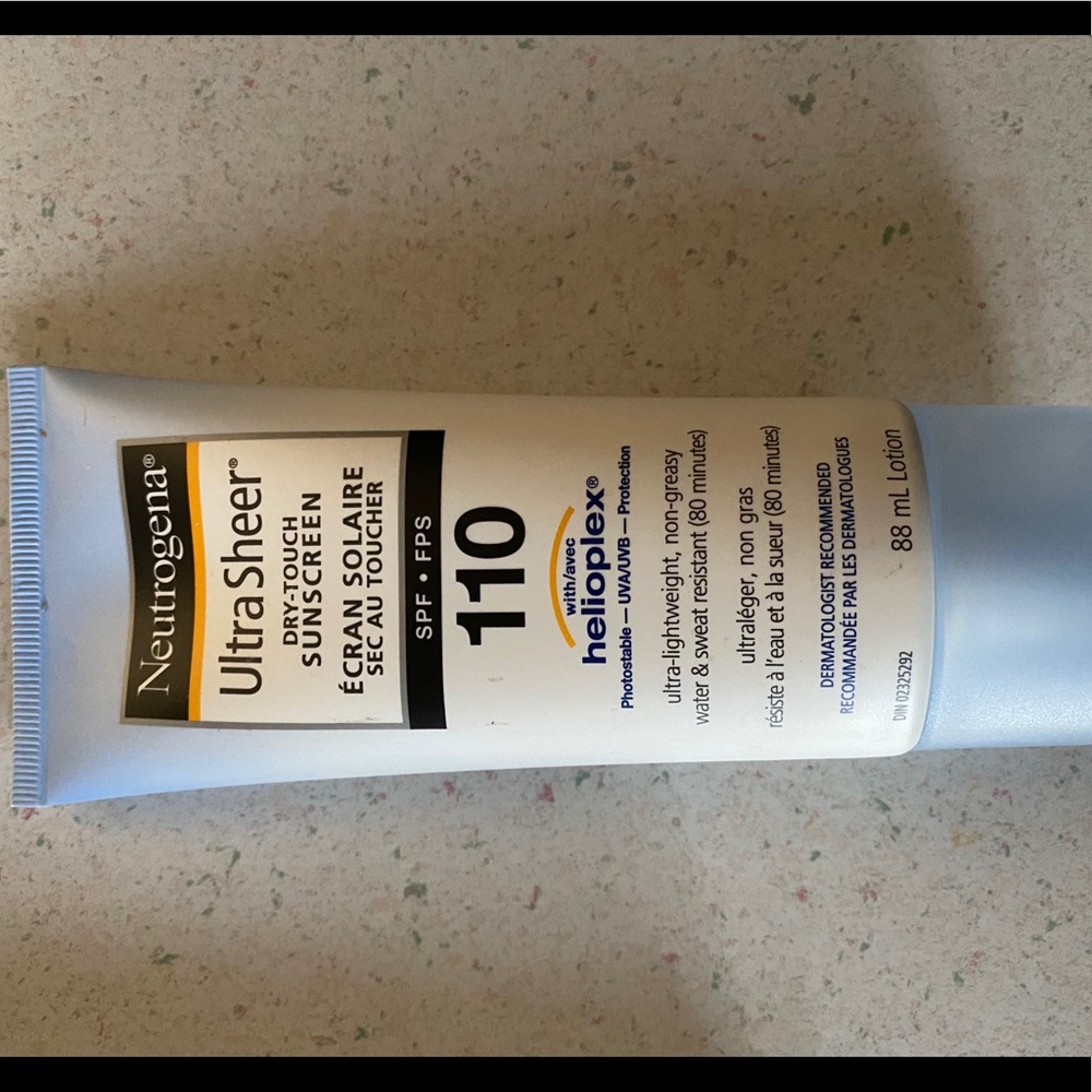 Neutrogena Ultra Sheer Dry Touch Sunscreen 110 SPF